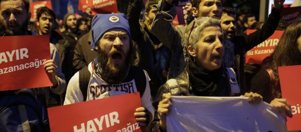 Protest following the results in a nationwide referendum in Istanbul Protest following the results in a nationwide referendum in Istanbul - Sputnik International