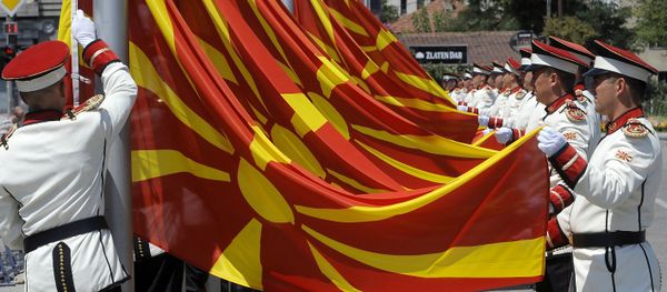 Macedonian Army honor guard officers change the national flags during a special ceremony in front of the government building in Macedonia's capital Skopje, Friday, Aug. 9, 2013 Macedonian Army honor guard officers change the national flags during a special ceremony in front of the government building in Macedonia's capital Skopje, Friday, Aug. 9, 2013 - Sputnik International
