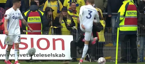 Brøndby fans kaster rotter efter FCK spillere Brøndby fans kaster rotter efter FCK spillere - Sputnik International