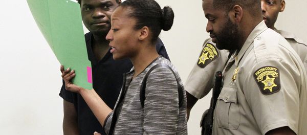 Basil Eleby is escorted by his public defender and two Fulton County Sheriff's office officers into the court room at the Fulton County Jail in Atlanta on Saturday, April 1, 2017. Eleby, accused of starting a raging fire that collapsed a portion of Interstate 85 a few miles north of downtown Atlanta was charged with arson. - Sputnik International