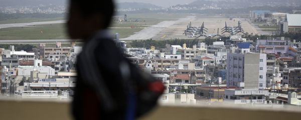 A child looks at the U.S. Marine Corps Futenma Air Station and the surrounding area from an observation deck at a park in Ginowan, Okinawa Prefecture on southern Japan. - Sputnik International