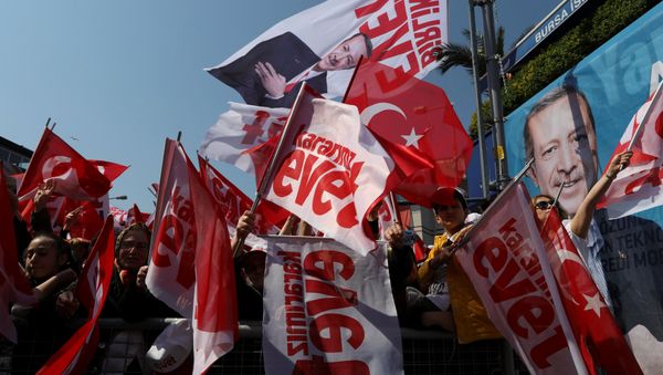 Supporters of Turkish President Tayyip Erdogan wave Turkey's national flags and Yes campaign flags during a rally for the upcoming referendum in Istanbul, Turkey, April 15, 2017 Supporters of Turkish President Tayyip Erdogan wave Turkey's national flags and Yes campaign flags during a rally for the upcoming referendum in Istanbul, Turkey, April 15, 2017 - Sputnik International