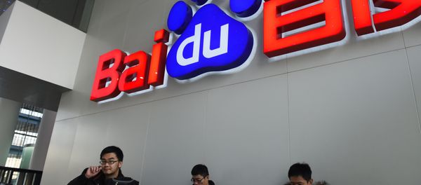 People sit below a Baidu logo at the Baidu headquarters in Beijing on December 17, 2014. - Sputnik International