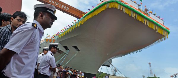 Indian naval officers stand guard during the launch of the indigenously-built aircraft carrier INS Vikrant at the Cochin Shipyard in Kochi on August 12, 2013 - Sputnik International
