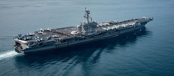 The U.S. aircraft carrier USS Carl Vinson transits the Sunda Strait, Indonesia on April 15, 2017. Picture taken on April 15, 2017 The U.S. aircraft carrier USS Carl Vinson transits the Sunda Strait, Indonesia on April 15, 2017. Picture taken on April 15, 2017 - Sputnik International