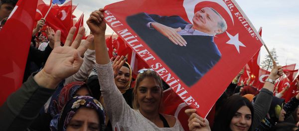 Supporters of Turkish President Tayyip Erdogan wave national flags as they wait for his arrival at the Presidential Palace in Ankara, Turkey, April 17, 2017 Supporters of Turkish President Tayyip Erdogan wave national flags as they wait for his arrival at the Presidential Palace in Ankara, Turkey, April 17, 2017 - Sputnik International