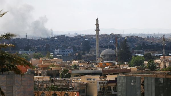 Smoke rises above the old city as Iraqi forces fight Islamic State militants in Mosul, Iraq, April 19, 2017 - Sputnik International