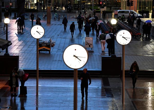 People walk accross a plaza in the Canary Wharf financial district, London, Britain, January 9, 2017 People walk accross a plaza in the Canary Wharf financial district, London, Britain, January 9, 2017 - Sputnik International