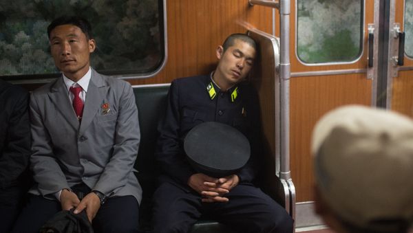 Tired subway passengers - Sputnik International