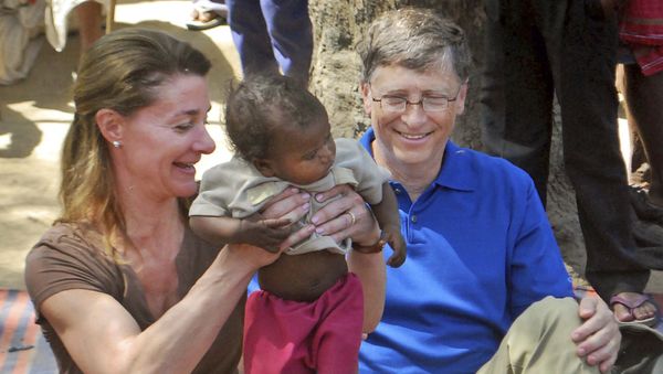 In this Wednesday, March 23, 2011 file photo, Microsoft Corp. founder and philanthropist Bill Gates, right, and his wife Melinda Gates attend to a child as they meet with members of the Mushar community at Jamsot Village near Patna, Indi In this Wednesday, March 23, 2011 file photo, Microsoft Corp. founder and philanthropist Bill Gates, right, and his wife Melinda Gates attend to a child as they meet with members of the Mushar community at Jamsot Village near Patna, Indi - Sputnik International