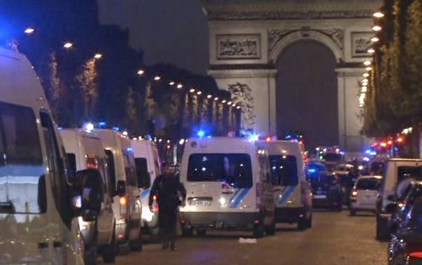 In this image made from video, police attend the scene after an incident on the Champs-Elysees in Paris, Thursday April 20, 2017. - Sputnik International