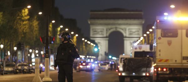 A police officer stands guard after a fatal shooting on the Champs Elysees in Paris, France, Thursday, April 20, 2017. A police officer stands guard after a fatal shooting on the Champs Elysees in Paris, France, Thursday, April 20, 2017. - Sputnik International