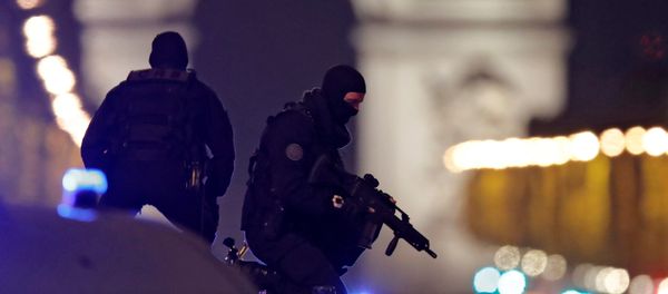 Masked police stand on top of their vehicle on the Champs Elysees Avenue after a policeman was killed and two others were wounded in a shooting incident in Paris, France, April 20, 2017. - Sputnik International