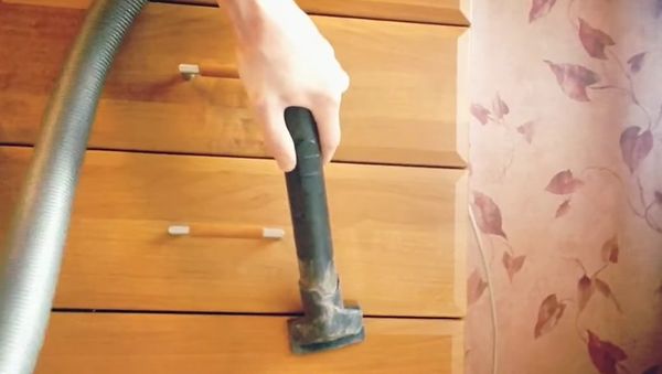 My vacuum cleaner is afraid of cracks - Sputnik International