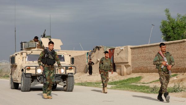 Afghan national Army (ANA) troops arrive near the site of an ongoing attack on an army headquarters in Mazar-i-Sharif northern Afghanistan - Sputnik International