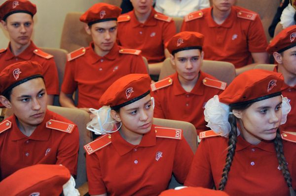 Participants of a meeting of the regional branch of the Yunarmiya nationwide military patriotic movement at the museum of the Trans-Baikal Territory Officers' Club military-patriotic education center in Chita. - Sputnik International