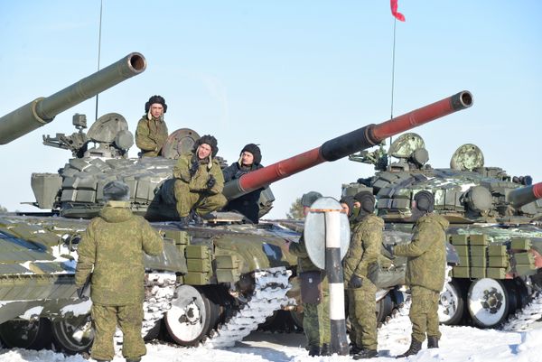 The second stage of Tank biathlon contest between T-72B3 tank crews at the Pogonovo training ground in the Voronezh Region. - Sputnik International