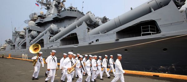 The Philippine Navy's band marches in front of the Russian Navy's guided missile cruiser Varyag, docked during a goodwill visit, at Pier 15, South Harbor, Metro Manila, Philippines April 20, 2017. The Philippine Navy's band marches in front of the Russian Navy's guided missile cruiser Varyag, docked during a goodwill visit, at Pier 15, South Harbor, Metro Manila, Philippines April 20, 2017. - Sputnik International