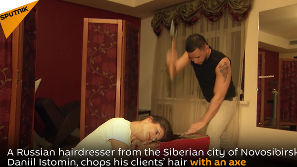 Meanwhile in Russia: Siberian Hairdresser Cuts Hair With an Axe - Sputnik International
