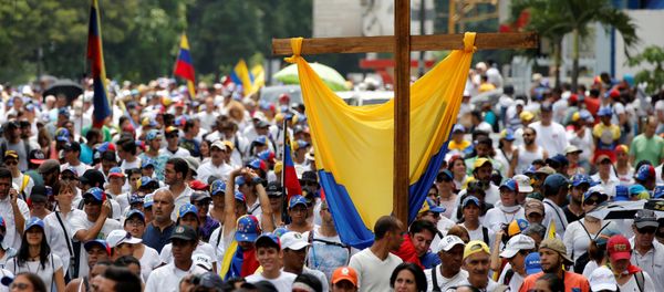Demonstrators take part in a rally to honour victims of violence during a protest against Venezuela's President Nicolas Maduro's government in Caracas, Venezuela - Sputnik International