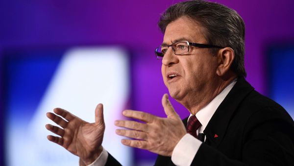 Jean-Luc Melenchon of the French far left Parti de Gauche and candidate for the 2017 French presidential election, reacts in the studios of France 2 television station during the special prime time political show, 15min to Convince in Saint-Cloud, near Paris, France, April 20, 2017. - Sputnik International