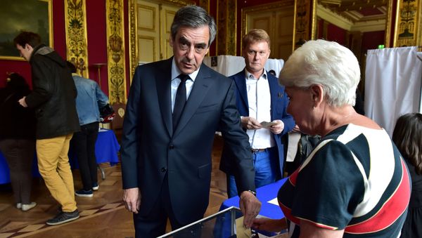 Francois Fillon (L), member of the Republicans political party and 2017 French presidential election candidate of the French centre-right, casts his vote in the first round of 2017 French presidential election in Paris, France, April 23, 2017. Francois Fillon (L), member of the Republicans political party and 2017 French presidential election candidate of the French centre-right, casts his vote in the first round of 2017 French presidential election in Paris, France, April 23, 2017. - Sputnik International