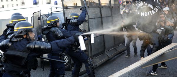 Police officers spray gas on demonstrators during a protest in Paris - Sputnik International