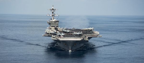 The aircraft carrier USS Carl Vinson transits the South China Sea while conducting flight operations on April 9, 2017. - Sputnik International