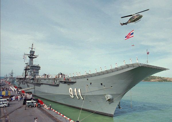  Crew members salute from Thailand's first aircraft carrier the HTMS Chakri Naruebet during an official ceremony to commission the Spanish-built ship at Sattahip Naval Base in Chon Buri, 70 kilometers (44 miles) south of Bangkok, Sunday, Aug. 10, 1997. The 182.6-meter-long vessel is capable of carrying nine Sea Harrier AV-8S jets and six SH-70B helicopters. (AP photo/Pornchai) - Sputnik International