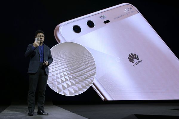 Chief executive officer of consumer devices division for Huawei Technologies Co. Richard Yu presents the new phone Huawei P10 Plus before the Mobile World Congress in Barcelona, Spain Chief executive officer of consumer devices division for Huawei Technologies Co. Richard Yu presents the new phone Huawei P10 Plus before the Mobile World Congress in Barcelona, Spain - Sputnik International