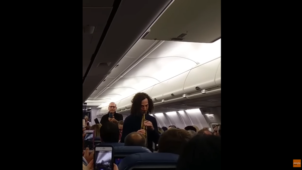 Kenny G Serenades Delta Flight - Sputnik International