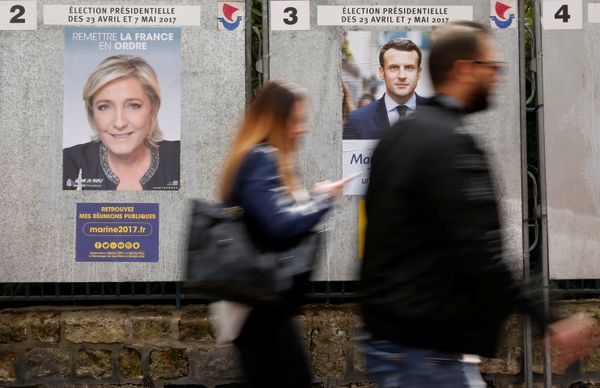 People walk past campaign posters of Marine Le Pen (L), French National Front (FN) political party leader, and Emmanuel Macron (R), head of the political movement En Marche! (Onwards!), two of the eleven candidates who run in the 2017 French presidential election in Paris, France, April 10, 2017 People walk past campaign posters of Marine Le Pen (L), French National Front (FN) political party leader, and Emmanuel Macron (R), head of the political movement En Marche! (Onwards!), two of the eleven candidates who run in the 2017 French presidential election in Paris, France, April 10, 2017 - Sputnik International