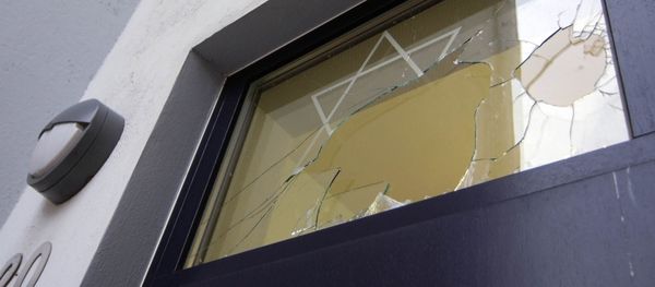 A broken window is seen at the center of the Jewish community in Rostock, northern Germany (File) - Sputnik International