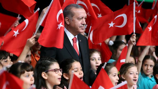 Turkish President Tayyip Erdogan poses with children during a ceremony to mark the National Sovereignty and Children's Day at the Presidential Palace in Ankara, Turkey, April 23, 2017. - Sputnik International