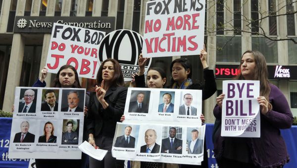Sonia Ossorio, second left, president of the National Organization for Women New York, speaks outside the News Corporation headquarters, in New York, Thursday, April 20, 2017, a day after Fox News Channel's Bill O'Reilly was fired. - Sputnik International