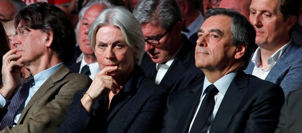 rancois Fillon, former French Prime Minister, member of the Republicans political party and 2017 French presidential election candidate of the French centre-right, and his wife Penelope attend a political rally in Paris, France, April 9, 2017 - Sputnik International