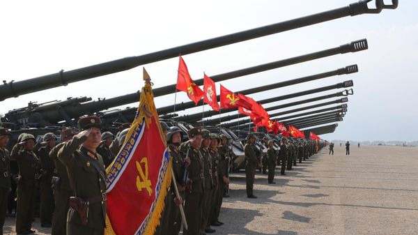 A military drill marking the 85th anniversary of the establishment of the Korean People's Army (KPA) is seen in this handout photo by North Korea's Korean Central News Agency (KCNA) made available on April 26, 2017 - Sputnik International