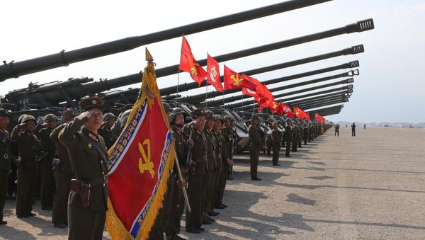 A military drill marking the 85th anniversary of the establishment of the Korean People's Army (KPA) is seen in this handout photo by North Korea's Korean Central News Agency (KCNA) made available on April 26, 2017 - Sputnik International
