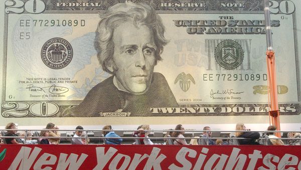 a billboard displaying the new twenty dollar bill - Sputnik International