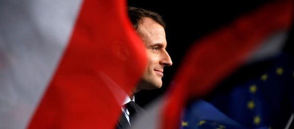 Emmanuel Macron, head of the political movement En Marche !, or Onwards !, and candidate for the 2017 presidential election, attends a meeting in Reims, France March 17, 2017 - Sputnik International