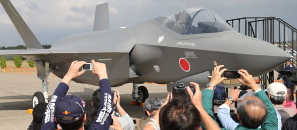 Visitors photograph a mock-up of the F-35 fighter jet displayed at the annual Self-Defense Forces Commencement of Air Review at Hyakuri Air Base, north of Tokyo, Sunday, Oct. 26, 2014 - Sputnik International