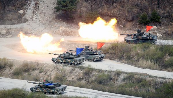 South Korean Army K1A1 and U.S. Army M1A2 tanks fire live rounds during a U.S.-South Korea joint live-fire military exercise, at a training field, near the demilitarized zone, separating the two Koreas in Pocheon, South Korea April 21, 2017 South Korean Army K1A1 and U.S. Army M1A2 tanks fire live rounds during a U.S.-South Korea joint live-fire military exercise, at a training field, near the demilitarized zone, separating the two Koreas in Pocheon, South Korea April 21, 2017 - Sputnik International