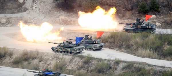South Korean Army K1A1 and U.S. Army M1A2 tanks fire live rounds during a U.S.-South Korea joint live-fire military exercise, at a training field, near the demilitarized zone, separating the two Koreas in Pocheon, South Korea April 21, 2017 South Korean Army K1A1 and U.S. Army M1A2 tanks fire live rounds during a U.S.-South Korea joint live-fire military exercise, at a training field, near the demilitarized zone, separating the two Koreas in Pocheon, South Korea April 21, 2017 - Sputnik International