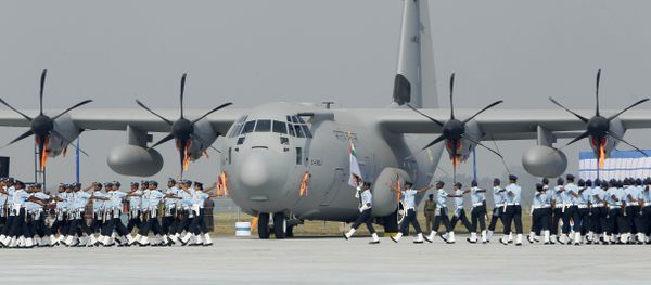 Indian Air Force personnel march past a C-130 J Hercules aircraft during parade rehearsals for Air Force Day at the Air Force Station in Hindon, on the outskirts of New Delhi, India (File) - Sputnik International