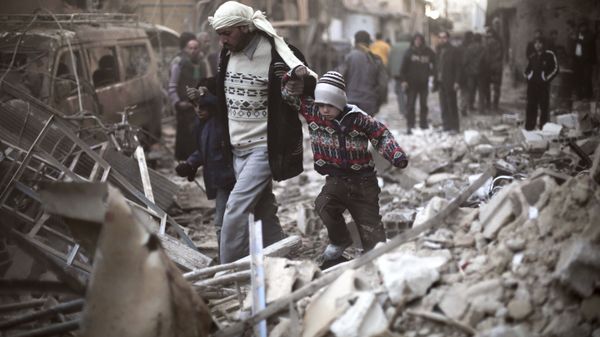 Man walks with a pair of children in hand hand through the rubble in Eastern Ghouta, Syria (File) - Sputnik International