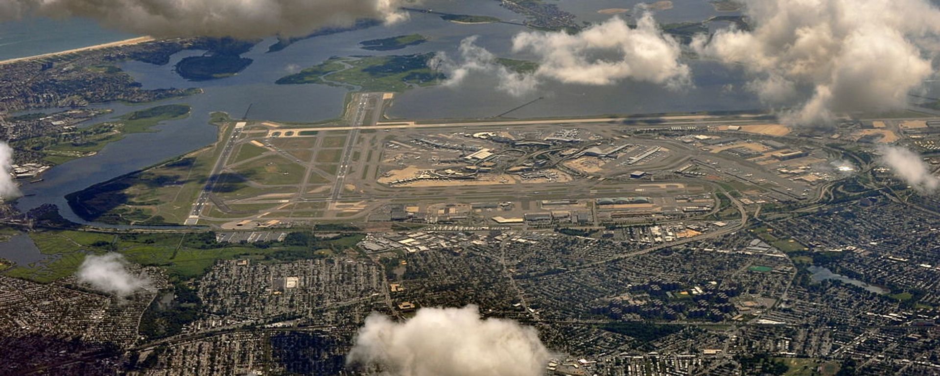 Aerial view of JFK International Airport, New York, from the northeast - Sputnik International, 1920, 18.02.2023