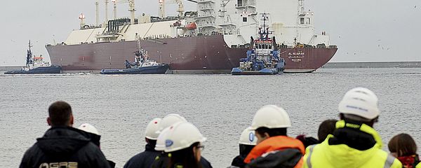 In this file photo taken Dec. 11, 2015 at the Baltic port of Swinoujscie, Poland, the giant liquefied natural gas tanker Al Nuaman, carrying some 200,000 cubic meters of liquefied gas from Qatar, arrives in Swonoujscie, the first delivery to the freshly-built LNG terminal, as Poland seeks to cut its dependence on gas deliveries from Russia In this file photo taken Dec. 11, 2015 at the Baltic port of Swinoujscie, Poland, the giant liquefied natural gas tanker Al Nuaman, carrying some 200,000 cubic meters of liquefied gas from Qatar, arrives in Swonoujscie, the first delivery to the freshly-built LNG terminal, as Poland seeks to cut its dependence on gas deliveries from Russia - Sputnik International