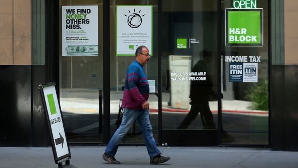 A pedestrian walks past a H&R Block tax office in Los Angeles, California, U.S., April 26, 2017 A pedestrian walks past a H&R Block tax office in Los Angeles, California, U.S., April 26, 2017 - Sputnik International