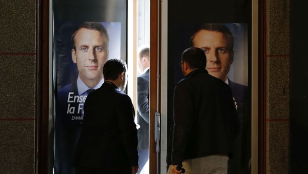 Staff members set up the hall before Emmanuel Macron, head of the political movement En Marche !, or Onwards !, and candidate for the 2017 presidential election, attends a campaign rally in Chatellerault, France, April 28, 2017 Staff members set up the hall before Emmanuel Macron, head of the political movement En Marche !, or Onwards !, and candidate for the 2017 presidential election, attends a campaign rally in Chatellerault, France, April 28, 2017 - Sputnik International