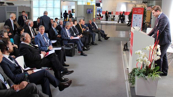 St. Petersburg International Economic Forum session in Hanover - Sputnik International